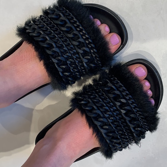 Kandall + Kylie slides black chains and synthetic fur size 5 - Picture 5 of 5